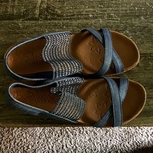 Sketchers woman size 6 Wedge sandal in Chambray